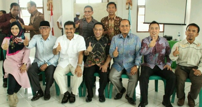 Ketua DPD Partai Gerindra Provinsi Jambi Sutan Adil Hendra (SAH) ketika melakukan kerjasama Korps Kesehatan Indonesia Raya (KESIRA) dengan Pusat Koperasi Induk Desa (PUSKUD) di Jambi.