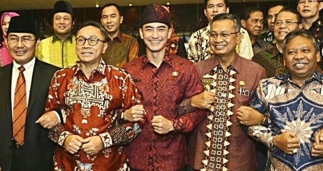 Gubernur Jambi Zumi Zola bersama Ketua MPR RI Zulkifli Hasan, Menteri PUPR, Basuki Hadi Muljono dan Jimly Asshiddiqie.