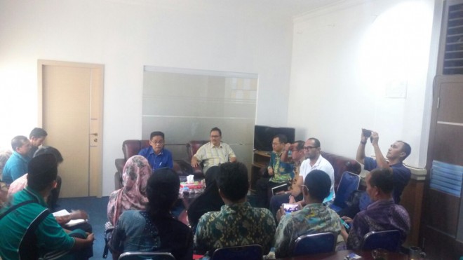 H Bakri Saat bertemu dengan seluruh kades dua kecamatan geragai dan mendahara ulu.