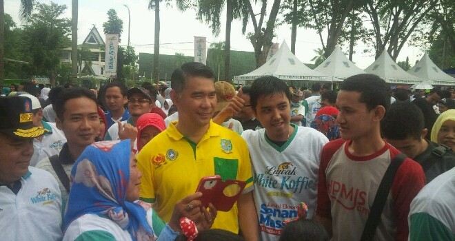 wako Fasha juga ikut hadir senam massal Jambi ekspres di Taman Jomblo Kota Baru.
