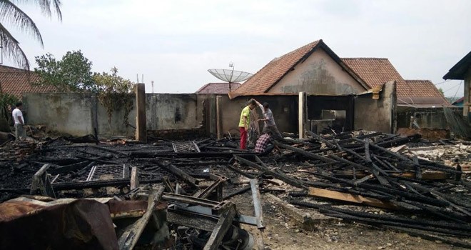 Sebuah rumah konvensi di Bungo yang ludes terbakar dilalap api.