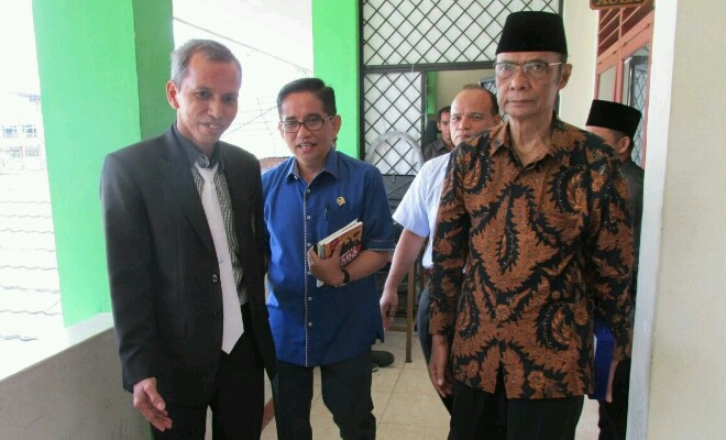 H Bakri bersama tokoh Jambi Prof. Rozali Abdullah,  SH. 