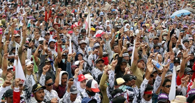 Aksi unjuk rasa tenaga honorer menuntut diangkat menjadi CPNS. Ilustrasi Foto: dok.JPNN.com