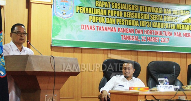 Sekda Merangin H Sibawaihi saat membuka rapat sosialisasi penyaluran pupuk bersubsidi.