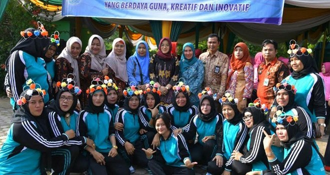 Yuliana Fasha saat membuka Jambore PKK Kecamatan Telanaipura.