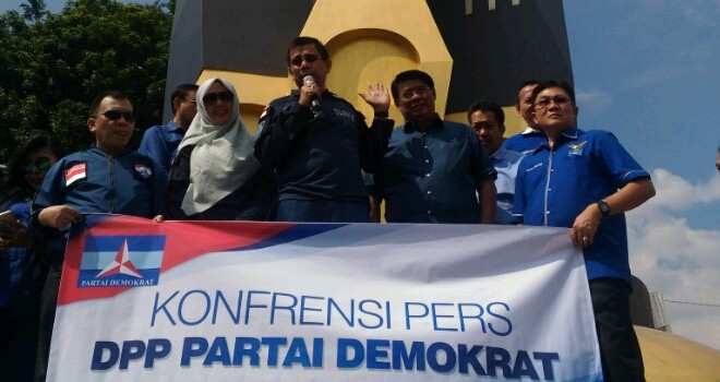 Partai Demokrat melakukan konferensi pers di Tugu Pers Kota Jambi yang dihadiri Sekjen DPP Partai Demokrat , Hinca Panjaitan dan Ketua DPD Demokrat Jambi,  Burhanuddin Mahir beserta pengurus Partai Demokrat Provinsi Jambi. 