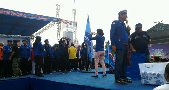 Pelantikan pengurus DPD Partai Demokrat Provinsi Jambi di Gor Kota Baru, Jambi. 