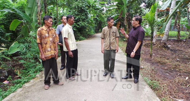 Anggota DPR RI, H Bakri saat tinjau serapan dana di Desa Solok.