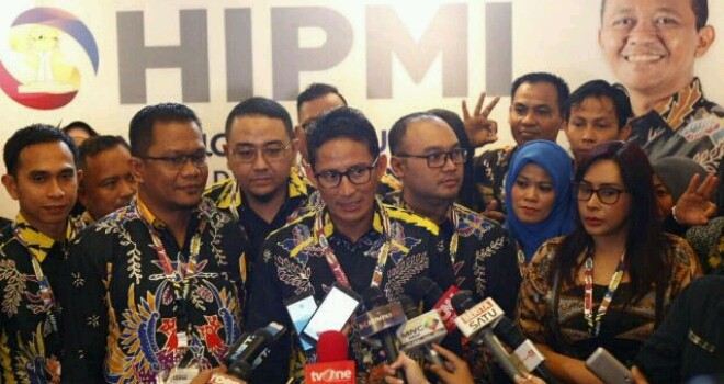 Dipo Ilham Djalil (kiri) mendampingi Cawagub DKI Jakarta Sandiago Uno pada Rakernas HIPMI di Jakarta