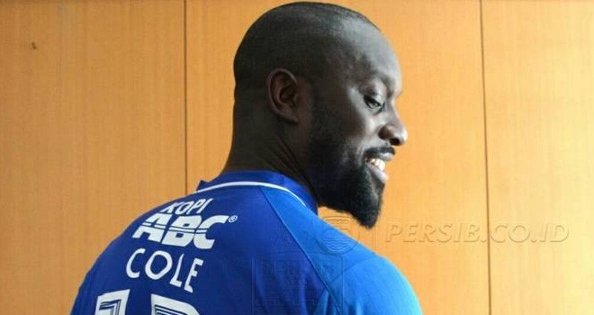 Carlton Cole resmi gabung Persib (Twitter @Persib)