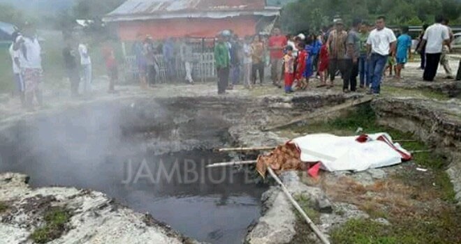 Korban ditemukan dalam keadaan sudah meninggal.