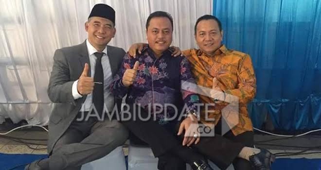 Sy Fasha (kiri) dan Efendi Hatta (kanan) tampak akrab di sebuah kesempatan. Jelang Pilwako Jambi, duet Fasha-Fendi mulai mencuat. 