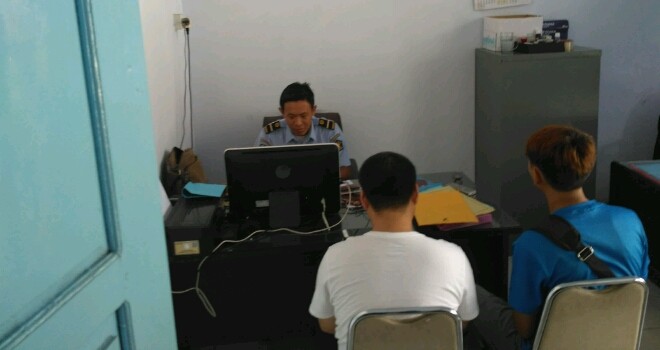 Enam WNA yang ditangkap petugas imigrasi jambi. 