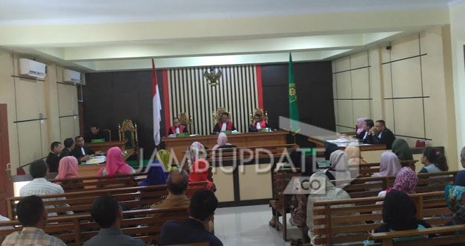 Sidang perkara korupsi uang makan minum BKMT Batanghari dengan terdakwa Yuninta Asmara, siang ini.  