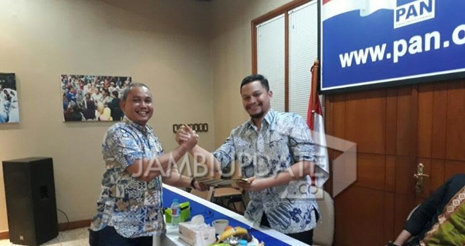 Mahili,saat mendaftarkan diri sebagai Calon anggota legislatif (Caleg) dari PAN untuk DPR-RI pada Pemilu 2019.