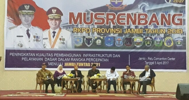 H Bakri (dua dari kiri) menjadi narasumber Musrenbang Pemprov Jambi. 