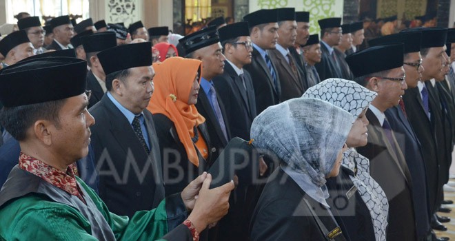 Prosesi pelantikan pejabat eselon II, III dan IV di lingkungen Pemerintah Kota Jambi. 