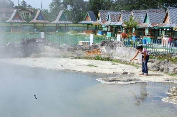 Air Panas Semurup,  Kerinci. 