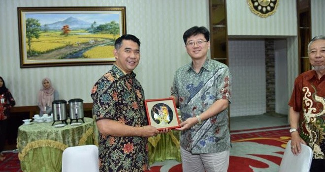 Wali Kota Jambi H. Syarif Fasha saat melakukan lawatan ke Kota Guangzhou dan Zhuhai di China.