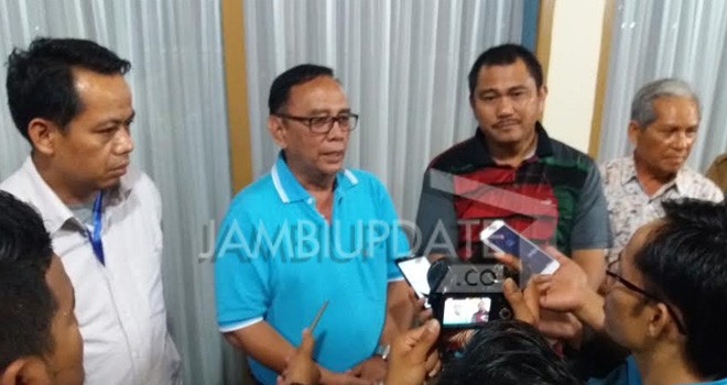 Bupati Bungo, Mashuri saat didampingi tim seleksi, yakni Prof Sukamto Satoto, dan tiga anggotanya.