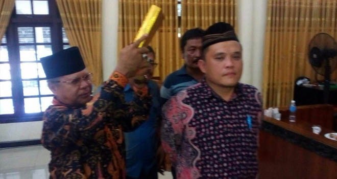 H Salman saat di sumpah usai terpilih menjadi ketua DP HKK Kota Jambi Periode 2017-20122.