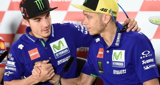 Duo Yamaha Maverick Vinales dan Valentino Rossi. Foto via @crash