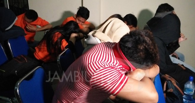 Satpol PP Kota Jambi bekerja sama dengan BNN Kota Jambi serta aparat TNI dan Polri menggelar razia di sejumlah hotel di Kota Jambi.