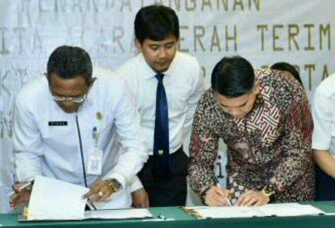 Wali Kota Jambi H. Syarif Fasha diundang untuk turut menandatangani Naskah dan Berita Acara Serah Terima Hibah BMN (Barang Milik Negara) dari Direktorat Jenderal Cipta Karya sebagai tindak lanjut dari realisasi hibah itu yang dipusatkan di Pendopo Kementerian PU Pera di Jakarta, Rabu (12/4).