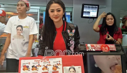 Dewi Perssik. Foto: dok/JPNN.com