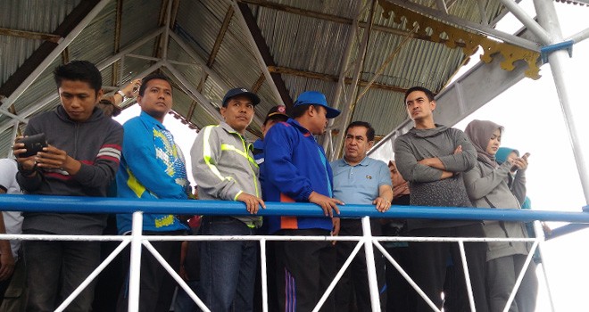 Wali Kota Sungai Penuh, Safri Jaya Bakri (AJB) bersama Gubernur Jambi, Zumi Zola saat berada di bukit kayangan.