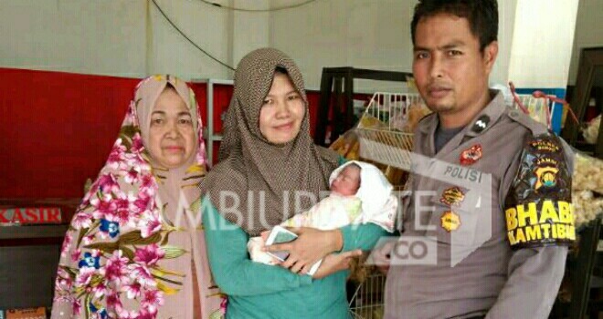 Bayi malang yang di temukan di Toilet SPBU.