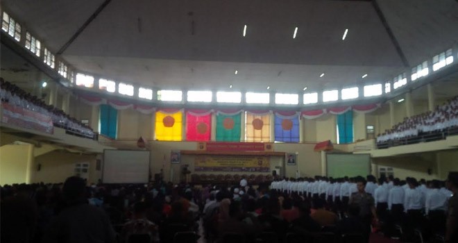 Pembacaan dan penandatanganan Pakta integritas penerimaan anggota Polri TA 2017 Polda Jambi di Balairung Universitas Jambi kampung Pinang Masak, Senin (17/4).