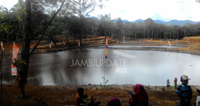 Kolam pertiwi yang dikelola oleh masyarakat Pendung Talang Genting (Pentagen), Kecamatan Danau Kerinci, sebagai lokasi wisata baru.