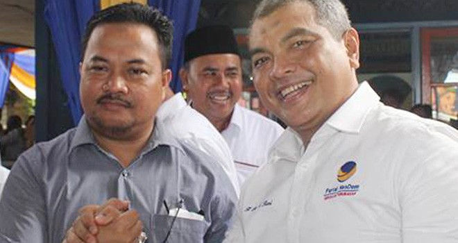 Ketua DPW NasDem, Agus Roni (kanan) bersama Hamdi (kiri) saat penyerahan dukungan Pilkada. usai Pilkada, Hamdi dapat tawan ke Senayan.