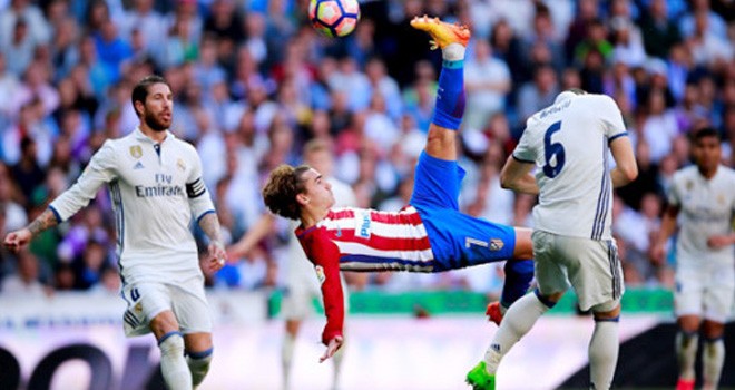 Antoine Griezmann saat beraksi dalam Derby Madrid. Foto: uefa