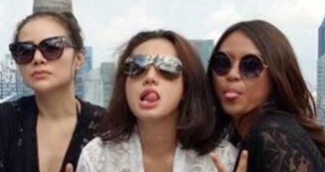 Foto Shinta Bachir berlibur di Singapura yang mengundang komentar pedas dari netizen. Foto: Instagram