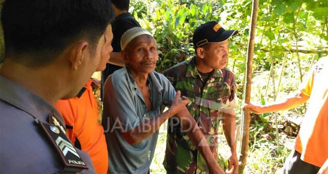 WNA Asal Thailand saat berhasil diamankan petugas di Bungo.