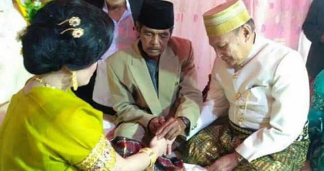 Prosesi ijab kabul mantan Wawali Parepare Tajuddin Kamisi dengan Andi Fitri. Foto: Fajaronline.com