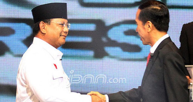 Prabowo Subianto dan Joko Widodo dalam debat calon presiden 2014. Foto: dokumen JPNN.Com