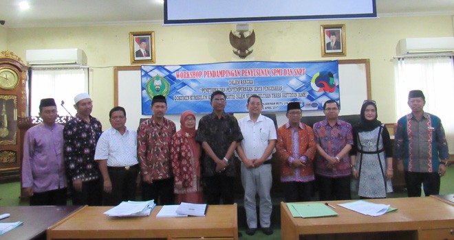 Rektor UIN dam LPM bersama para Dekan UIN STS Jambi.