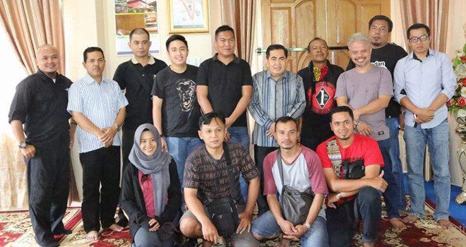 Foto bersama Walikota Sungaipenuh H. Asafri Jaya Bakri (AJB), Fikar Azami, SH.MH dan Sutradara kondang, Purnomo A Chakil.