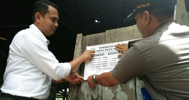 Penyegelan Kandang Babi di Sijenjang.