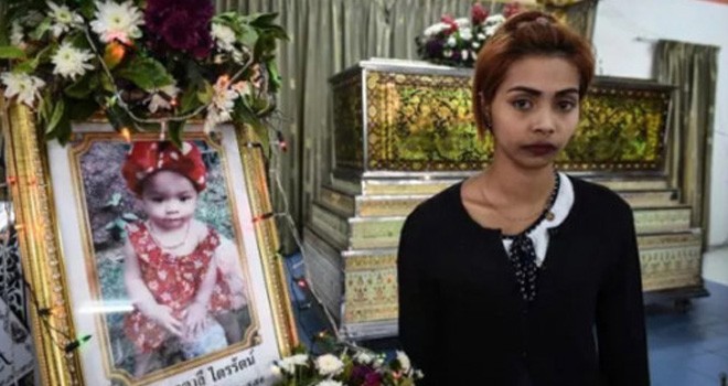 Jiranuch Trirat dan foto kenangan Natalie. Foto: AFP