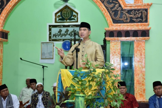 Wali Kota Fasha saat mengahadiri Peringatan Isra Miraj.