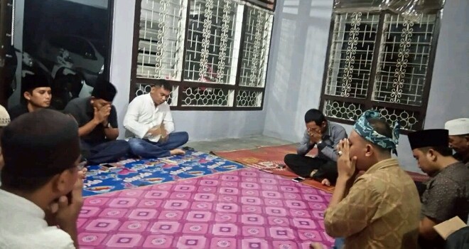 PWB (Persatuan Wartawan Bungo) menggelar yasinan untuk Alm Alpiadi sebagai bentuk kepedulian sesama pekerja pers. 