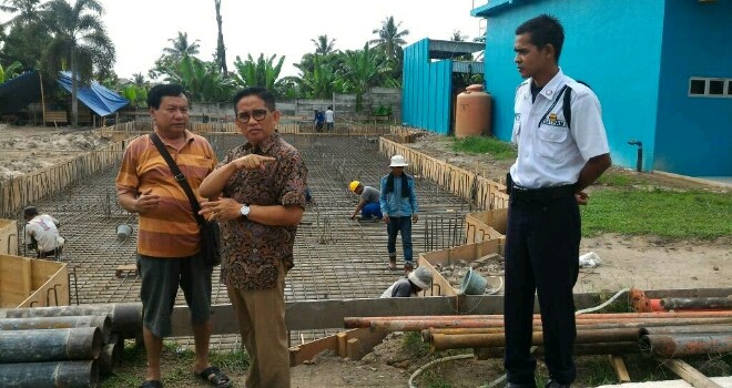 H Bakri saat mengunjungi pengolahan Baru PDAM.