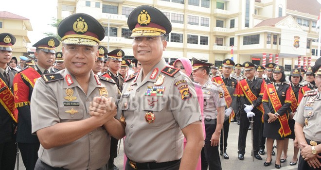 Mantan Kapolda Jambi, Brigjen Pol Yazid Fanani saat bersama Kapolda Baru Brigjen Pol Drs Priyo Widyanto MM.