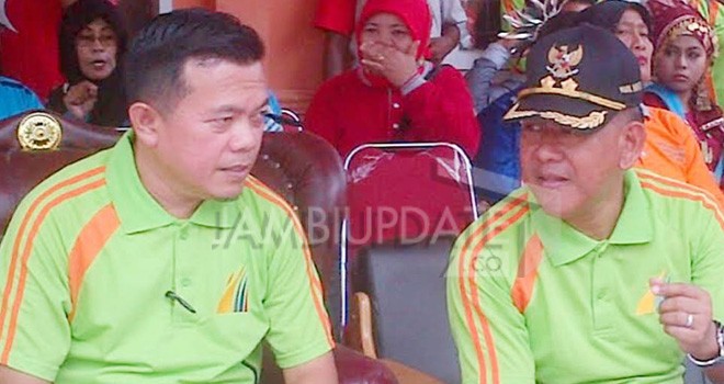 Bupati Merangin Al Haris telihat mesra bersama Wakil Bupati Khafied Moein disebuah acara. Jelang Pilkada duet Harkad jilid II terus menguat.