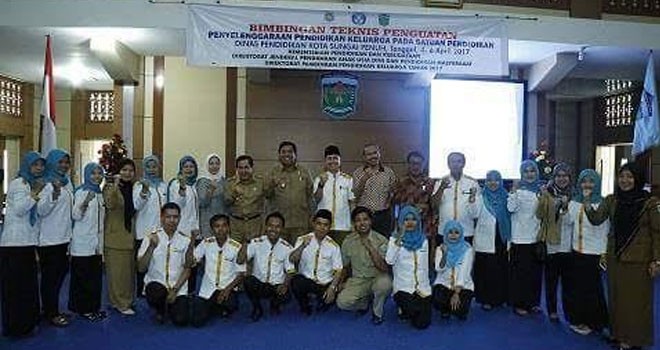 Bimbingan teknis penguatan penyelenggara pendidikan keluaga pada satuan pendidikan di Sungai Penuh.