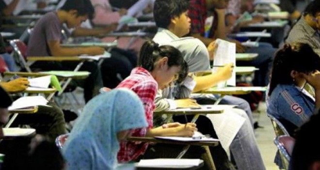 Mahasiswa perguruan tinggi.